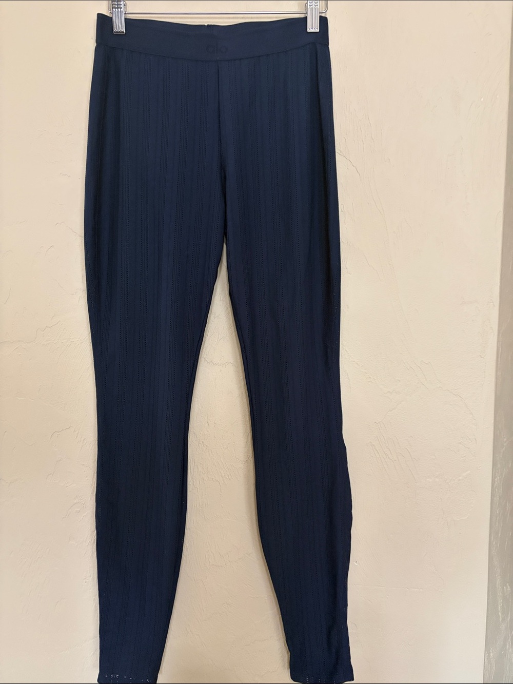 Alo Navy High Waist Euphoria Legging. Great Condition!